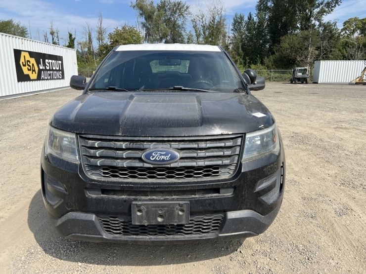2016-ford-explorer-image-8