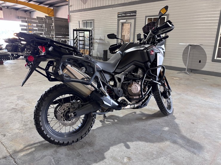 #35369-•-2018-honda-crf1000-image-3