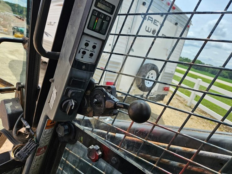 new-holland-c238-image-26
