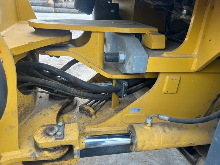 2020-deere-344l-image-14