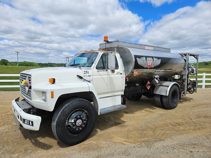 1992-ford-f700-image-1
