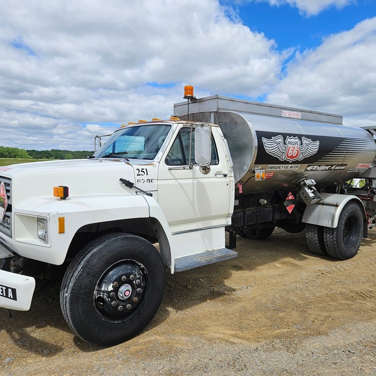 1992 FORD F700