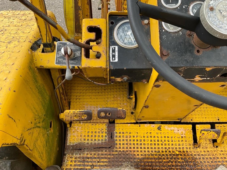 massey-ferguson-2500-image-30