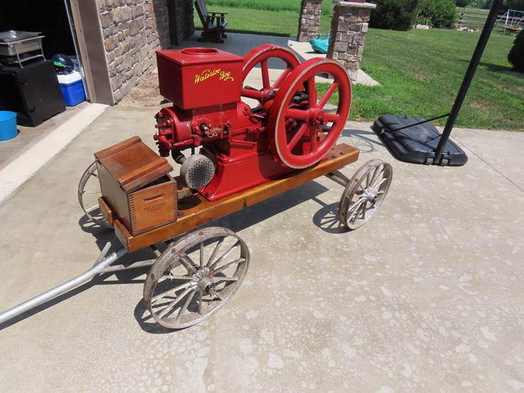 #6031-•-waterloo-boy-hit-and-miss-stationary-engine-on-cart-image-2