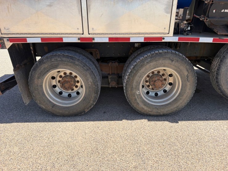 2019-kenworth-t880-image-8