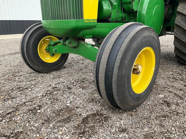 1957-john-deere-820-image-9