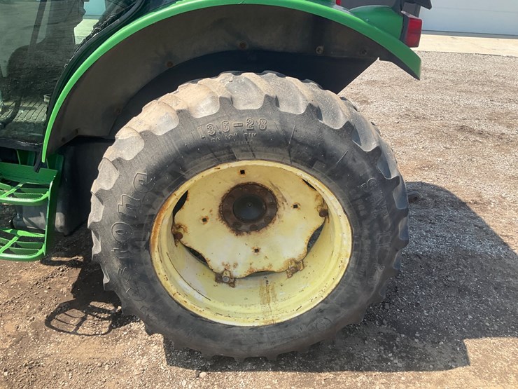 2004-john-deere-5220-image-17