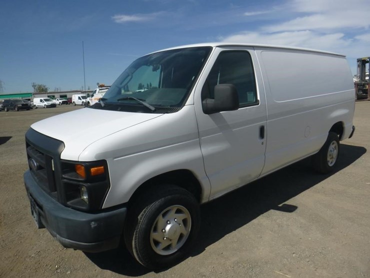 2012-ford-cargo-image-1