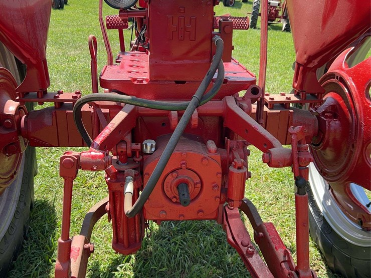 1957-farmall-350-image-13