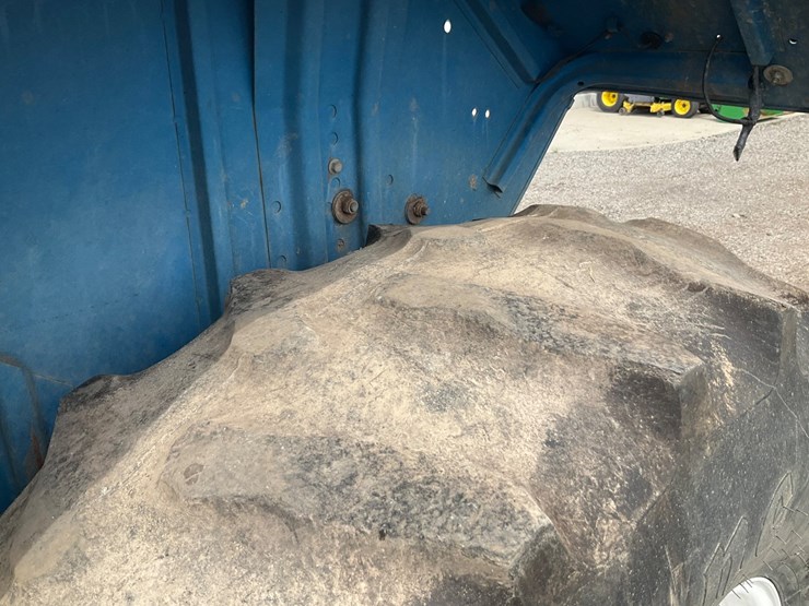new-holland-ts100-image-23