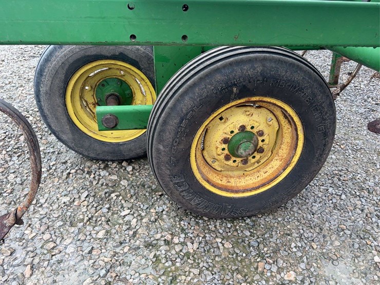 2025-john-deere-960-image-10