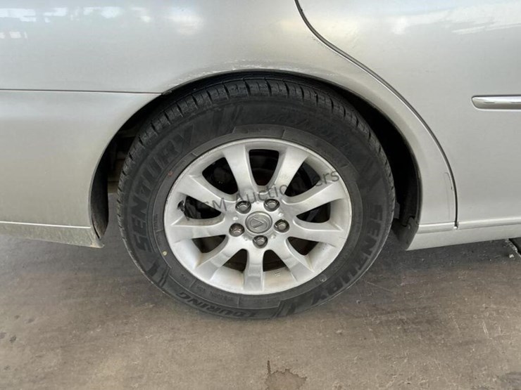 2003-lexus-es-300-sdn-image-8