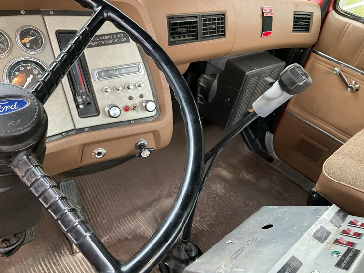 1989-ford-l8000-image-23