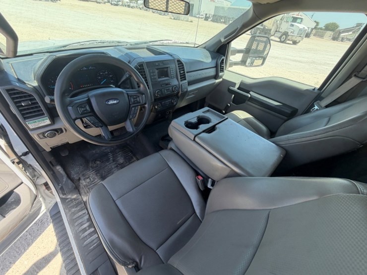 2019-ford-f550-image-10