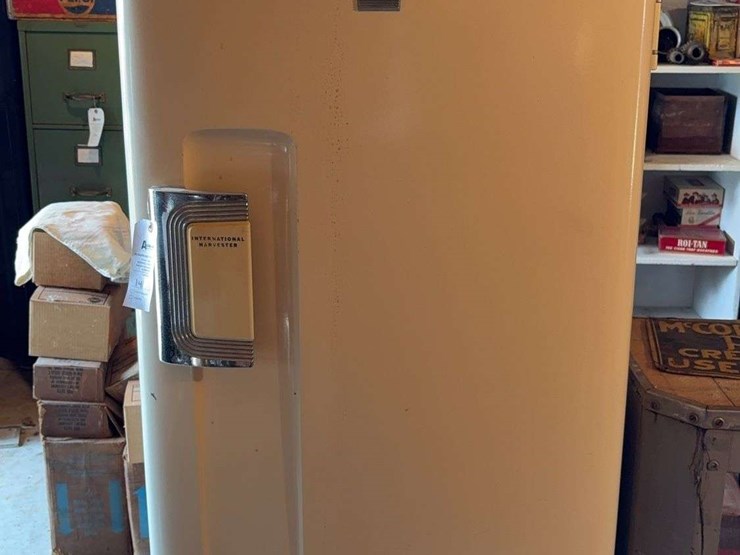 international-harvester-ua-87-refrigerator-image-1