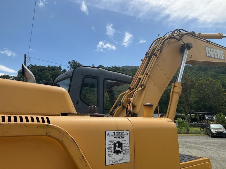 2004-deere-160c-lc-image-32