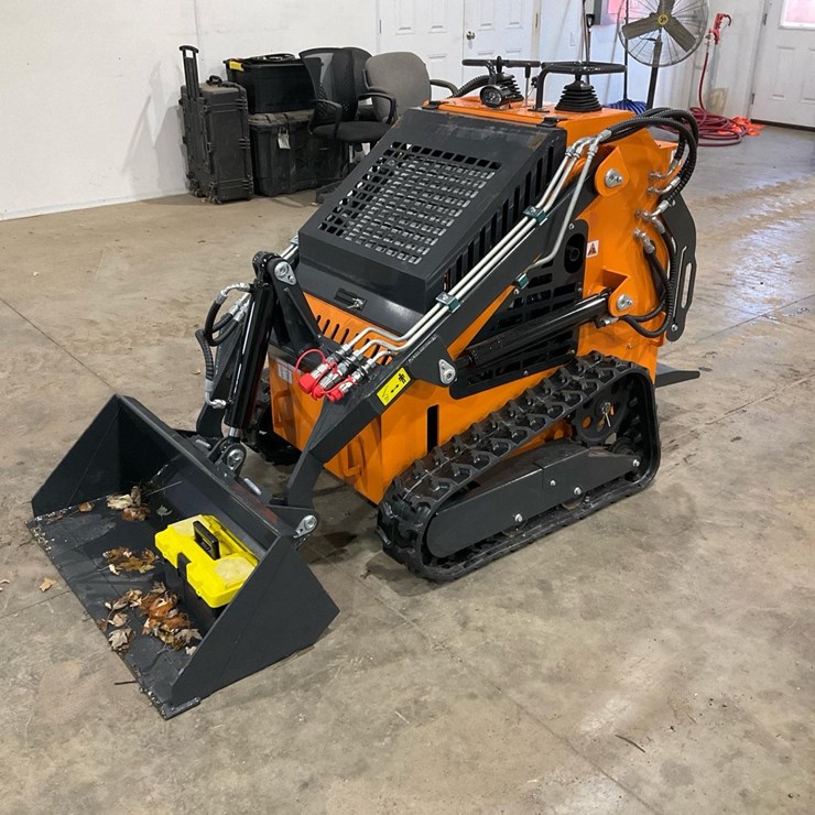 #1000 • Unused Landhero HT380 Mini Skid Steer Loader*