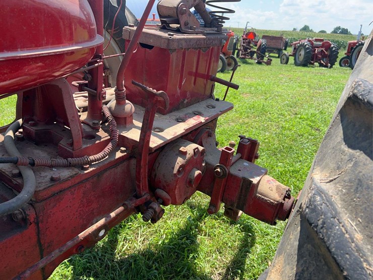 1954-farmall-super-h-image-12