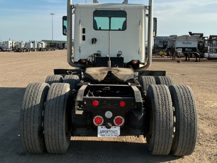 2015-freightliner-coronado-122-sd-image-6