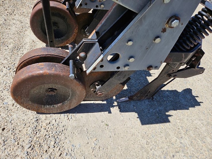 #80-•-hiniker-3pt-8-row-30"-cultivator-image-13