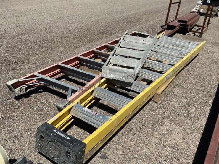 pallet-of-step-ladders-image-3
