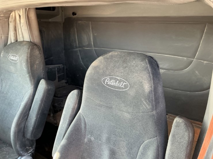 2015-peterbilt-367-image-25