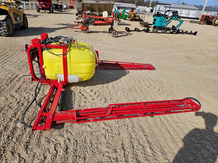 #113-•-3-pt-sprayer-image-3