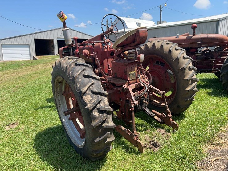 1955-farmall-300-image-3