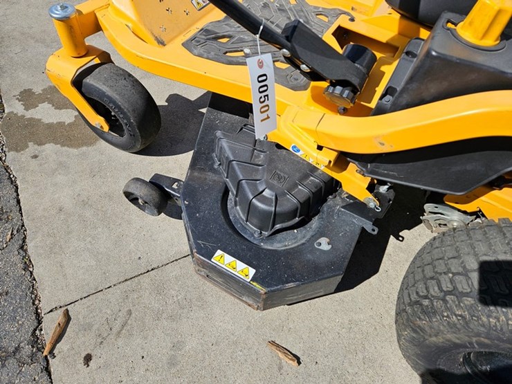 #651-•-cub-cadet-zt1-zero-turn-mower-image-14
