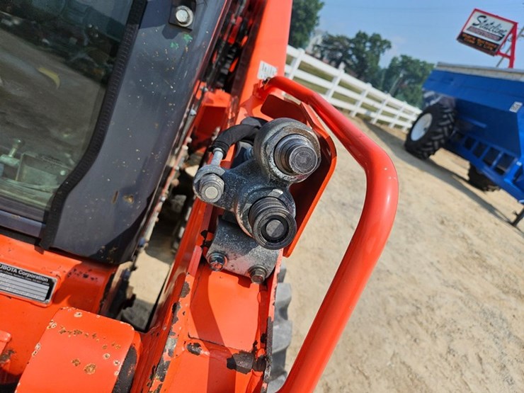 2016-kubota-ssv75-image-11