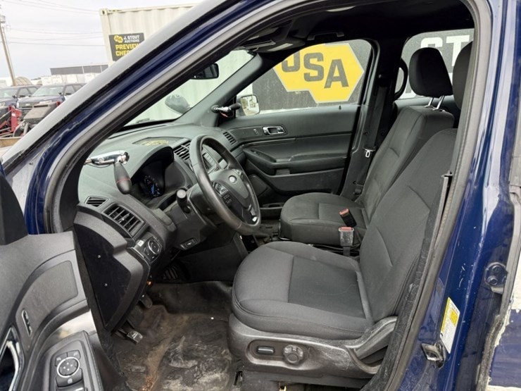 2018-ford-explorer-image-21