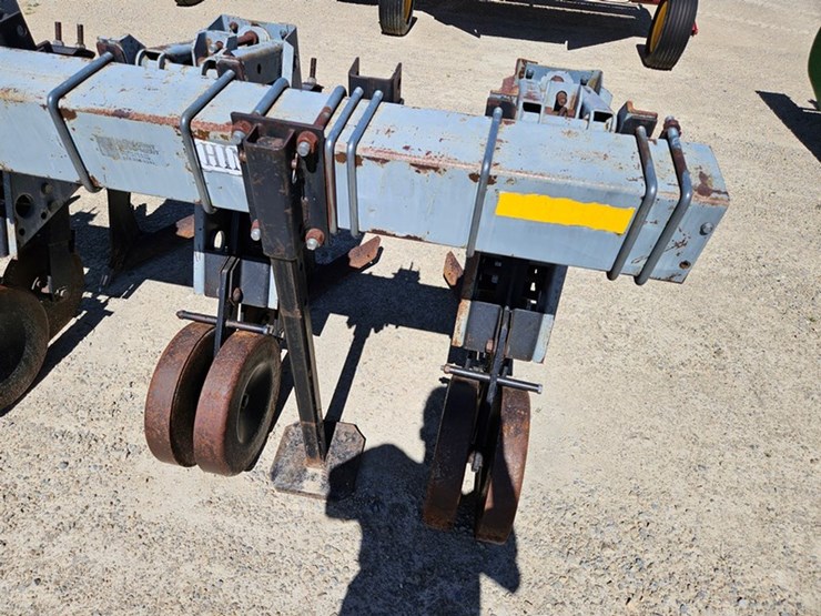 #80-•-hiniker-3pt-8-row-30"-cultivator-image-10