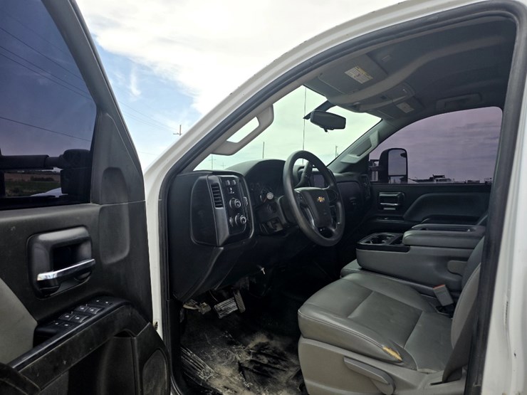 2023-chevrolet-silverado-4500hd-image-8
