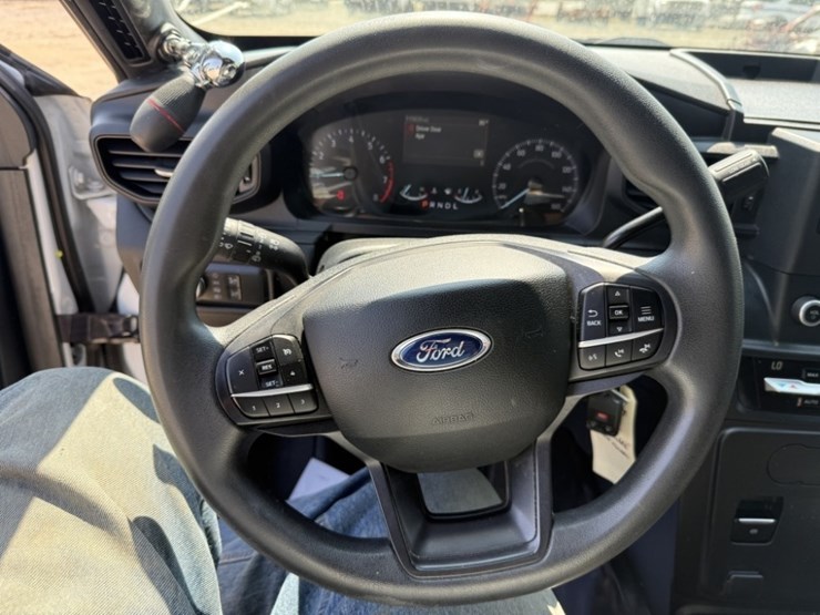 2020-ford-explorer-image-25