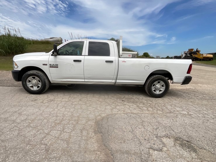 2018-dodge-3500-image-8
