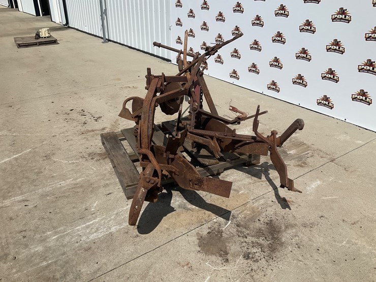 #5301-•-farmall-c/super-c-2-bottom-plow-image-2