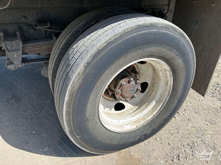 2019-ford-f750-image-38