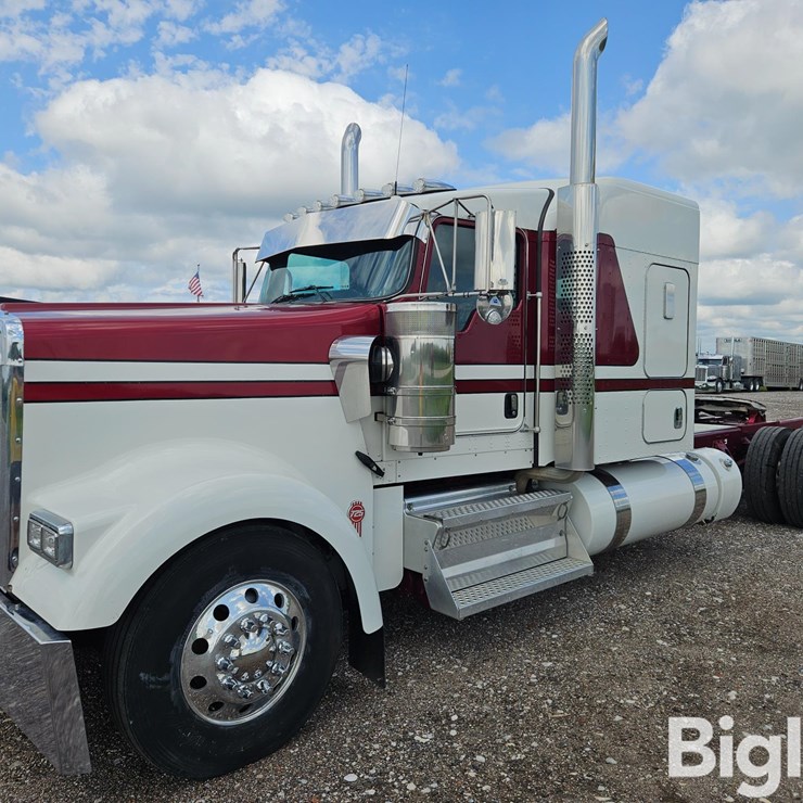 2024 KENWORTH W900