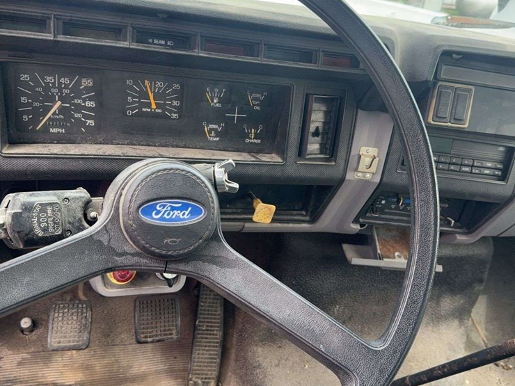 1995-ford-f800-image-19