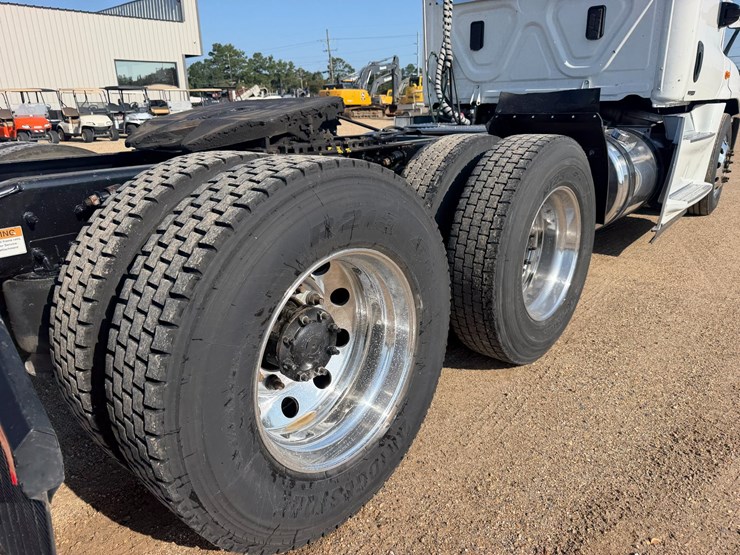 #16295-•-2017-freightliner-dycb-1-image-5