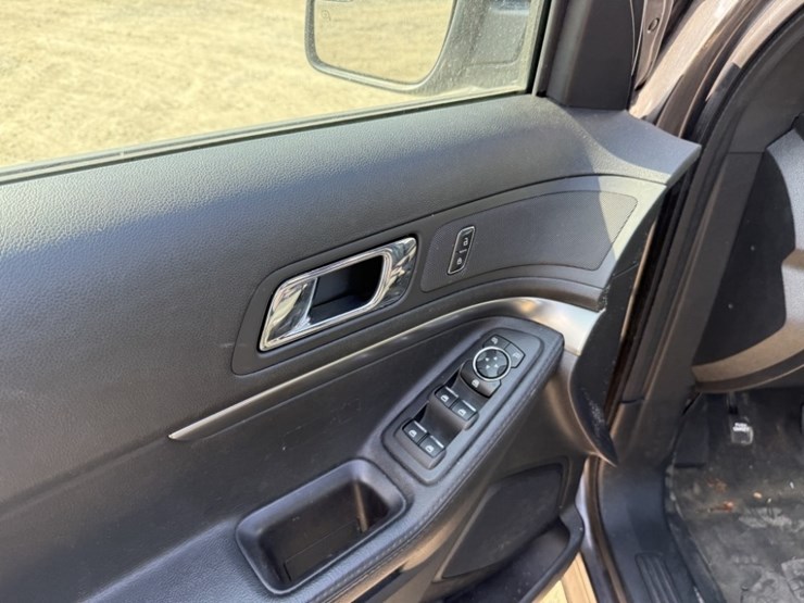 2017-ford-explorer-image-23