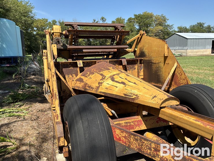soil-mover-90-e-pull-type-scraper-image-16