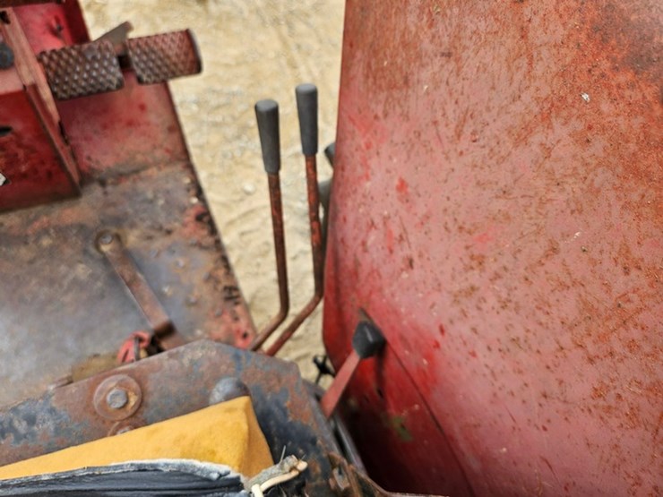 #53-•-interantional-656-farmall-tractor-image-20