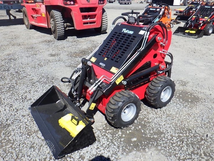 2026-future-323tz-skid-steer-loader-image-1