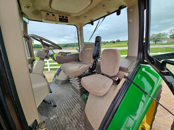 2013-john-deere-8335r-image-27