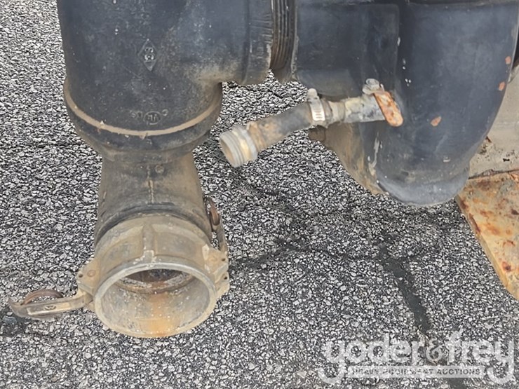 2013-freightliner-m2-106-image-41