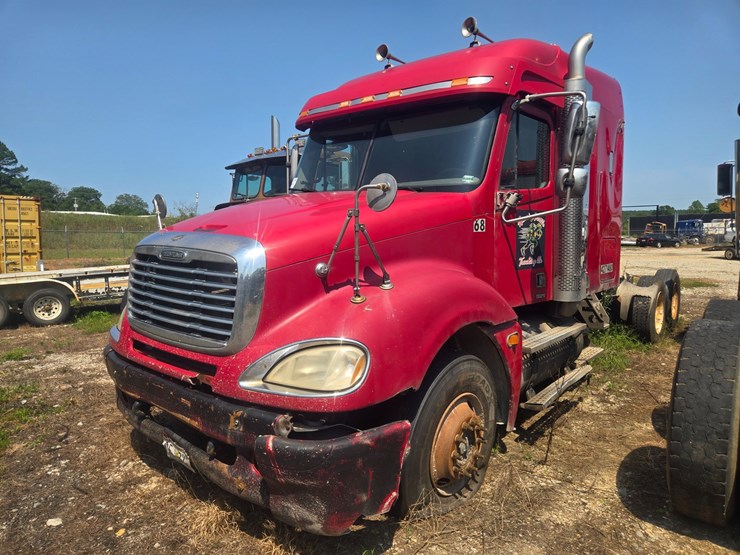 2003-freightliner-columbia-120-image-2