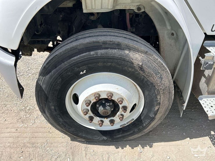 2019-freightliner-m2-106-image-35