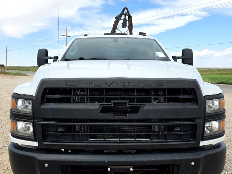 2022-chevrolet-silverado-5500hd-image-2