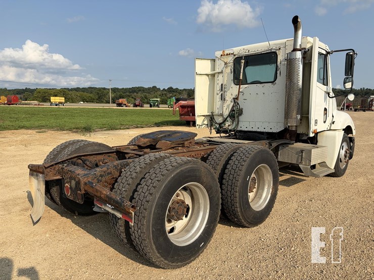 2002-freightliner-columbia-120-image-5